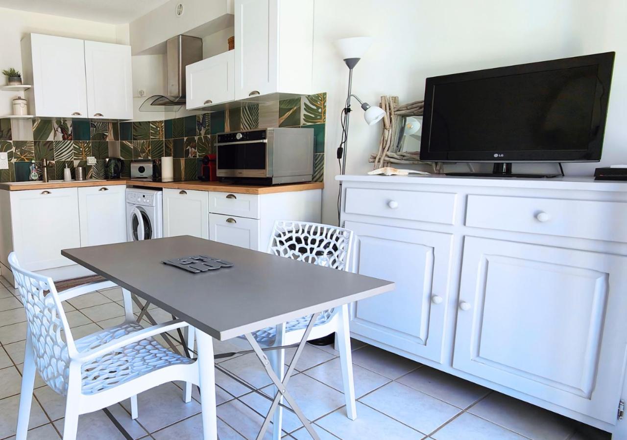 Mazet - A 300M De La Plage / Terrasse / Wifi / La Conciergerie Varoise La Londe-les-Maures Exteriör bild